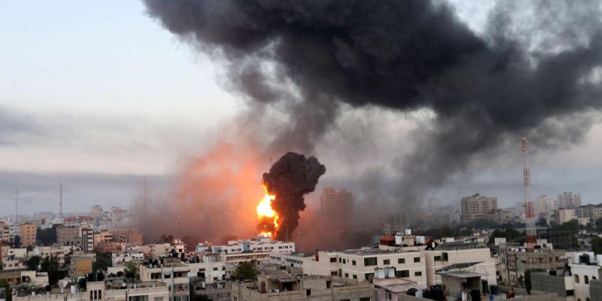 Israel bombardeia Gaza para conter militantes palestinos