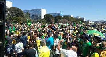 Manifestações pelo voto auditável reúnem pessoas em várias cidades