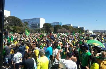 Manifestações pelo voto auditável reúnem pessoas em várias cidades