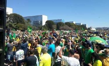 Manifestações pelo voto...