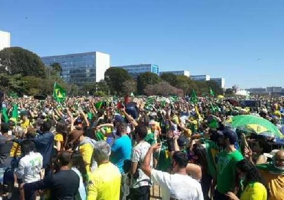 Manifestações pelo voto auditável reúnem pessoas em várias cidades