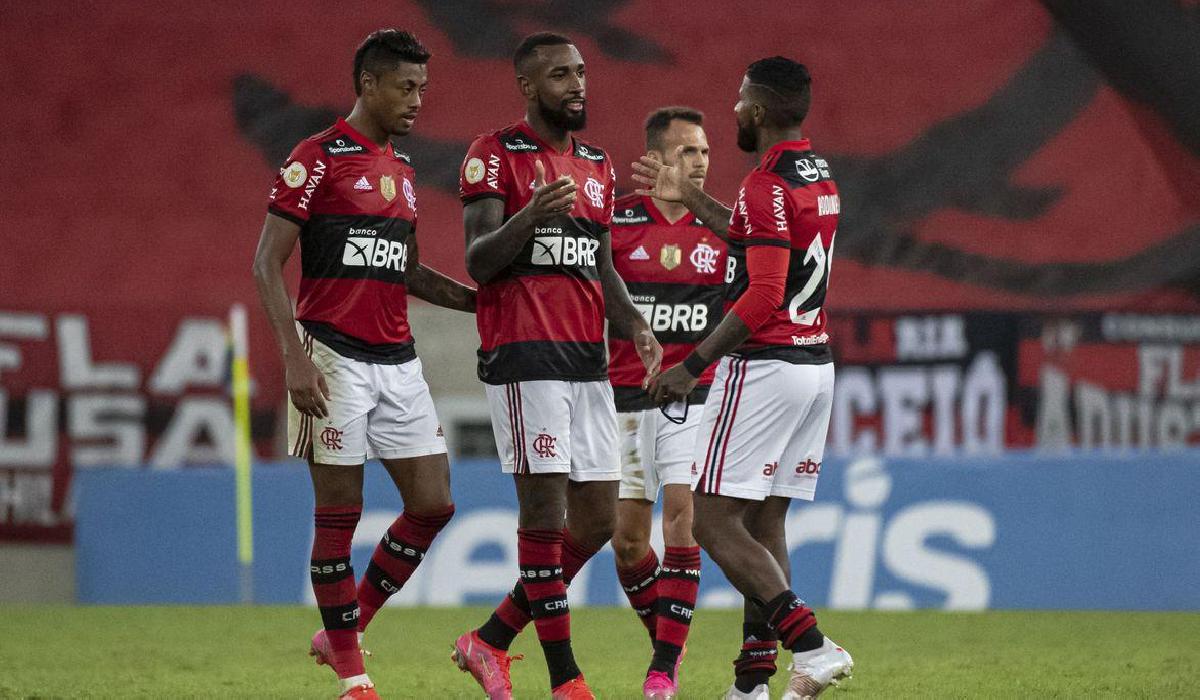 Na despedida de Gerson, Flamengo bate Fortaleza no Maracanã