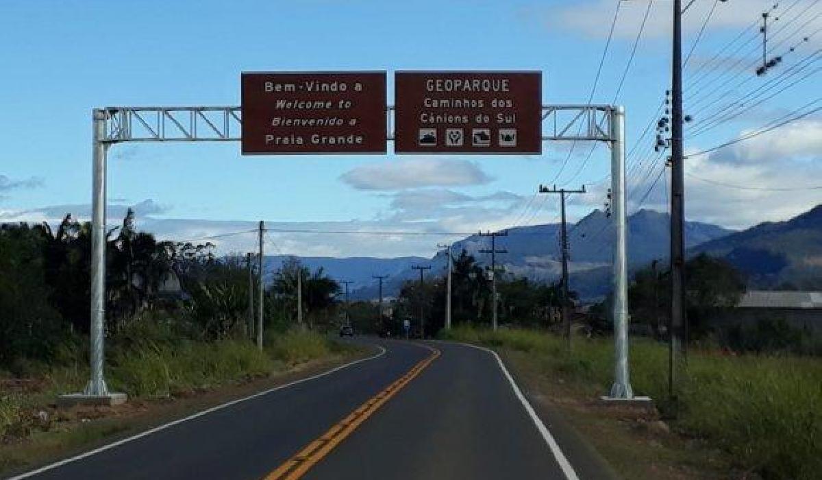 Nova sinalização turística começa a ser instalada em Santa Catarina