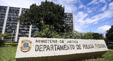 Operação Le Mans: PF investiga contrabando de brasileiros ao exterior