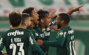 Palmeiras avança e...