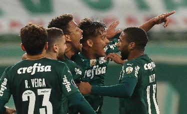 Palmeiras avança e...