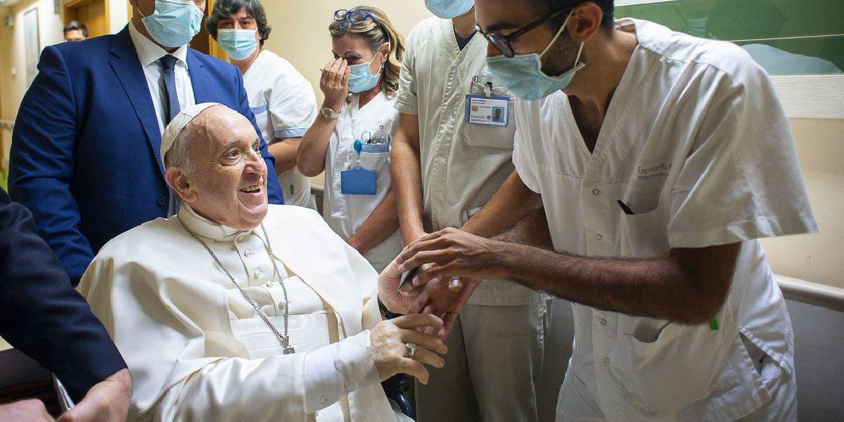 Papa agradece orações de fiéis por sua saúde