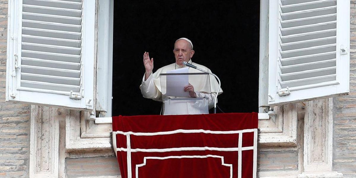 Papa Francisco passa por cirurgia e reage bem a procedimento