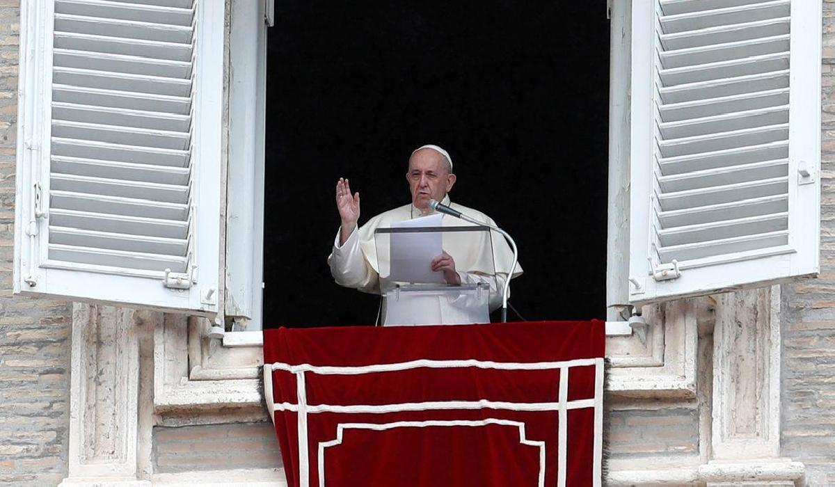 Papa Francisco passa por cirurgia e reage bem a procedimento