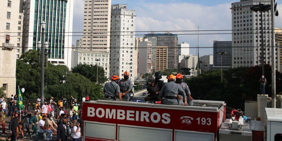 Parentes, amigos e apoiadores se despedem de Bruno Covas