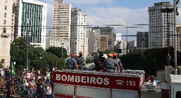 Parentes, amigos e apoiadores se despedem de Bruno Covas