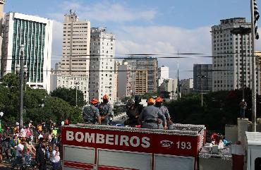 Parentes, amigos e apoiadores se despedem de Bruno Covas