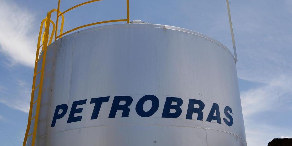 Petrobras reduz preço da gasolina em R$ 0,05 nas refinarias