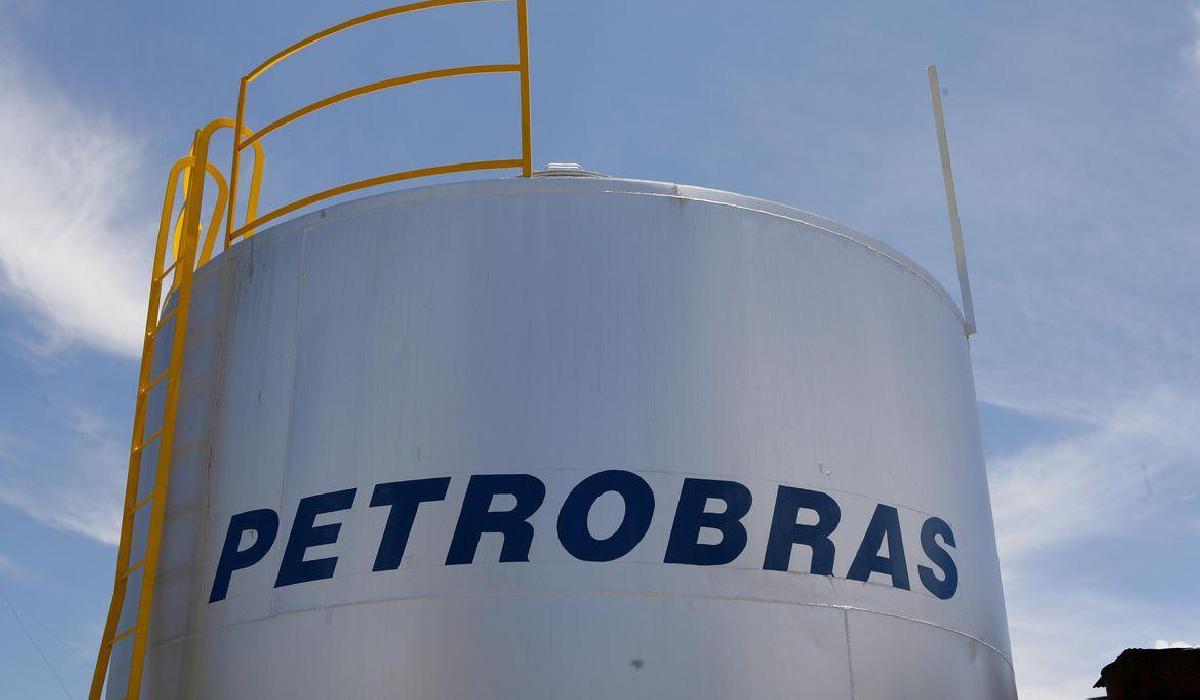 Petrobras reduz preço da gasolina em R$ 0,05 nas refinarias