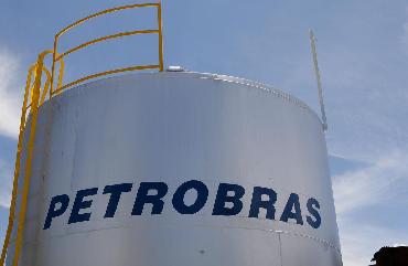 Petrobras reduz preço da gasolina em R$ 0,05 nas refinarias