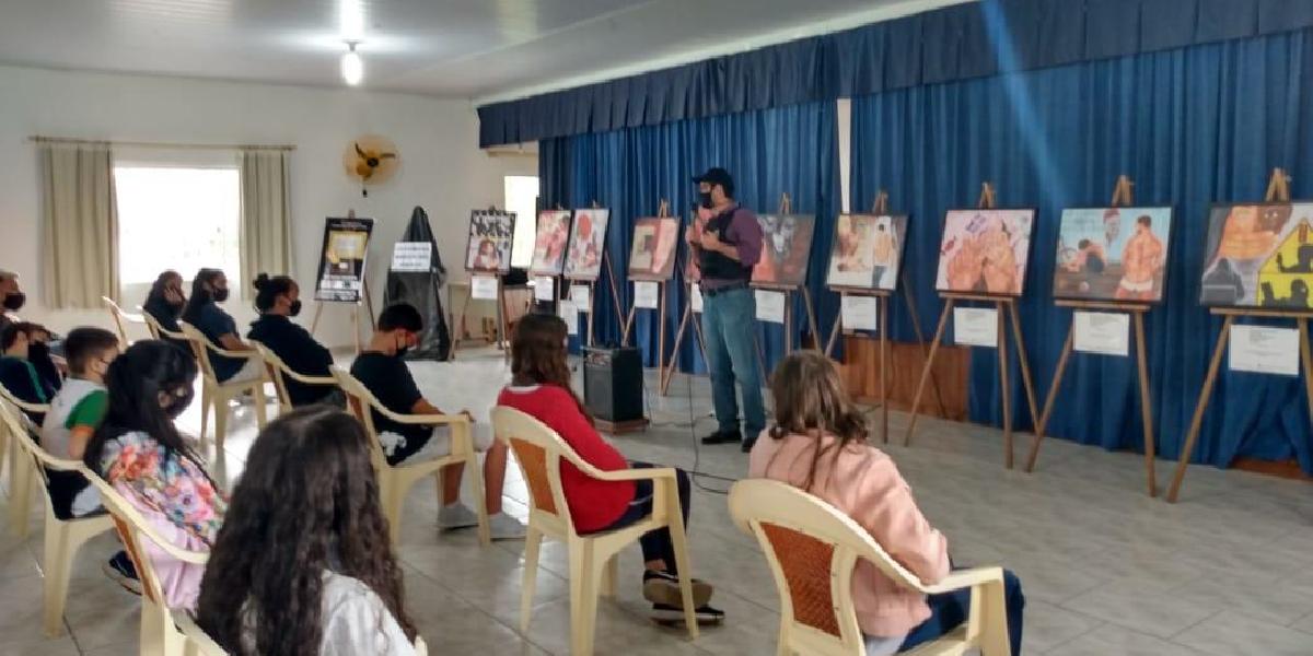 Polícia Civil visita escolas de Camboriú