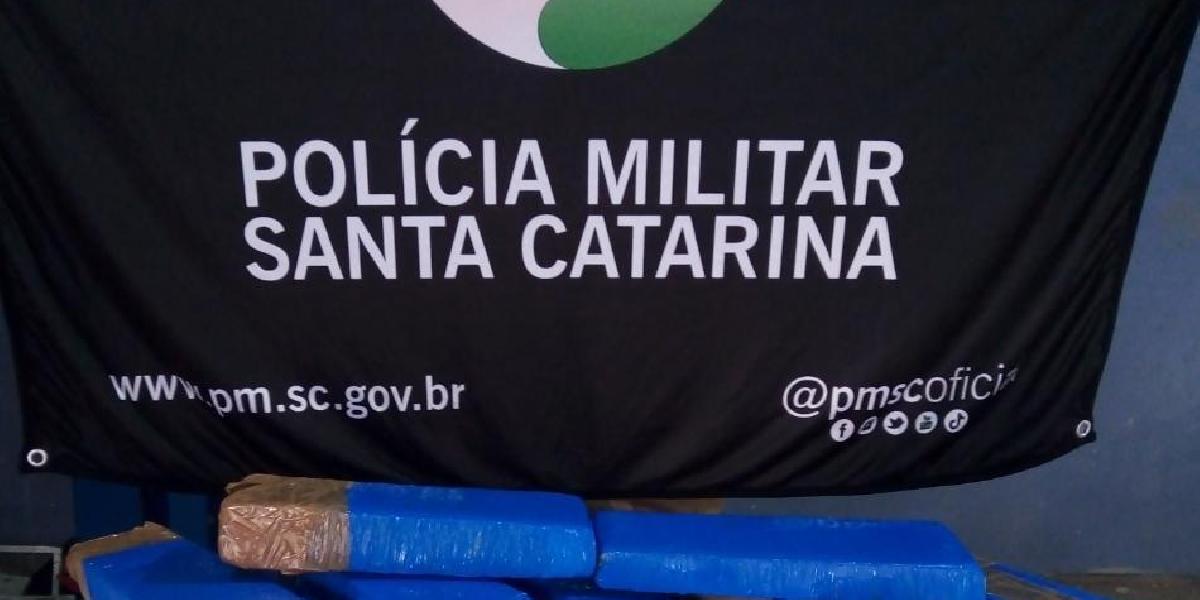 Polícia Militar prende três por tráfico de drogas