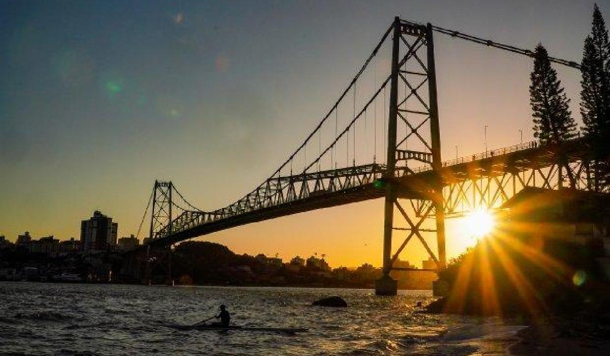 Ponte Hercílio Luz completa 95 anos