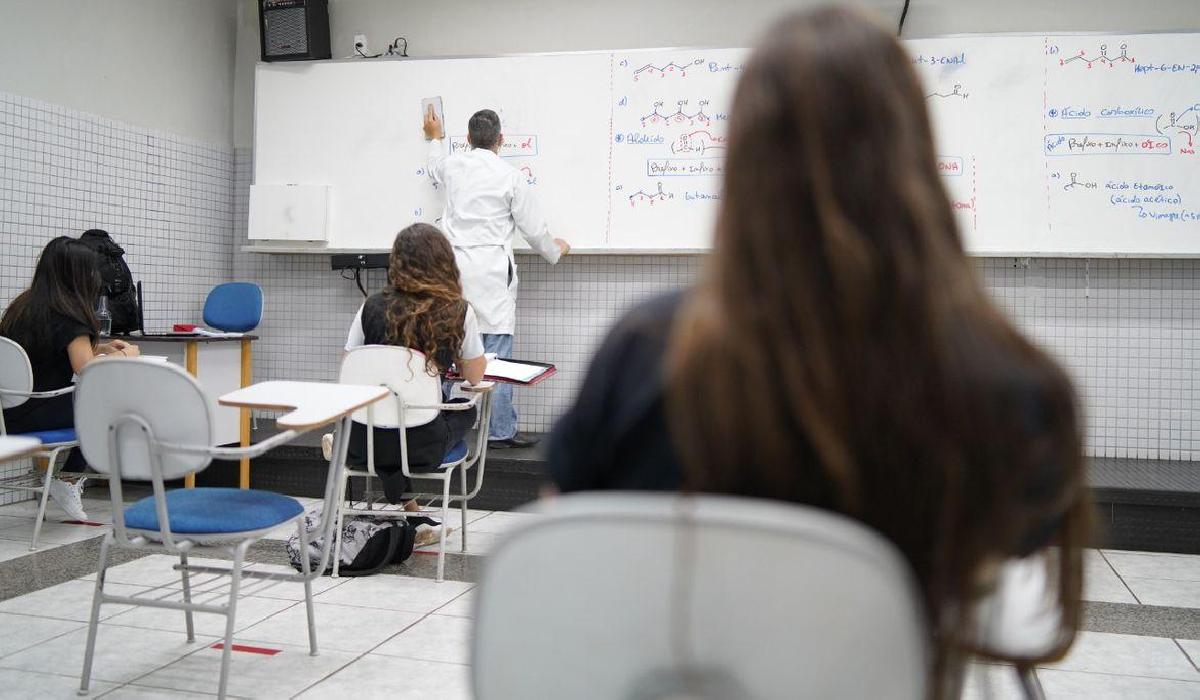 Quatro em dez alunos pensaram em parar os estudos devido à pandemia