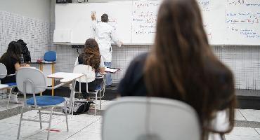 Quatro em dez alunos pensaram em parar os estudos devido à pandemia