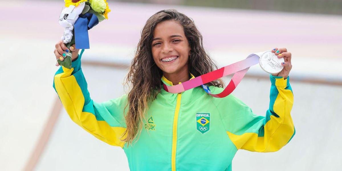 Rayssa Leal, a Fadinha, fatura prata no skate street em Tóquio 2020