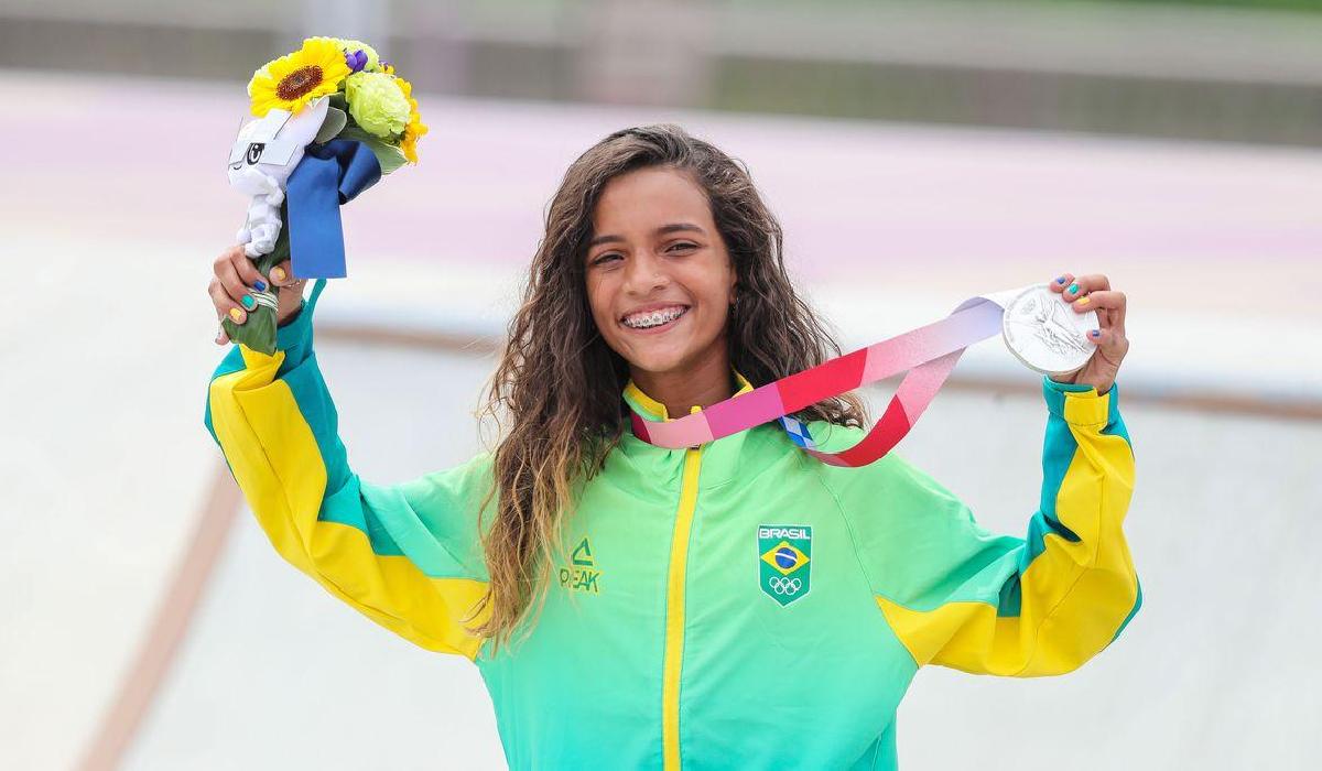 Rayssa Leal, a Fadinha, fatura prata no skate street em Tóquio 2020