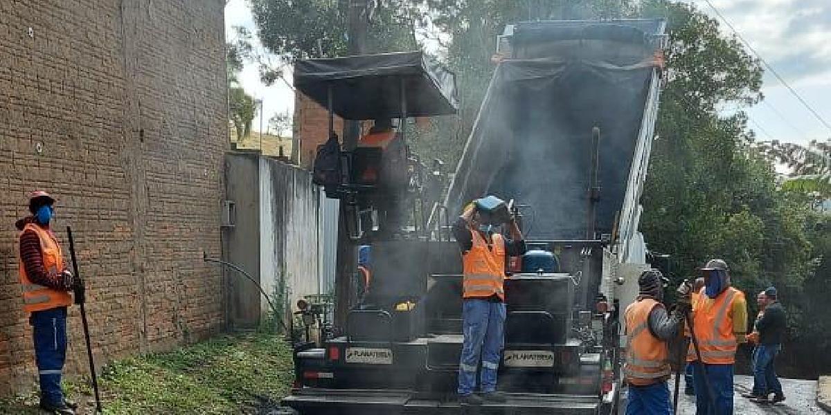 Rua Pedras Brancas recebe requalificação asfáltica nesta quinta-feira