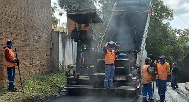 Rua Pedras Brancas recebe requalificação asfáltica nesta quinta-feira