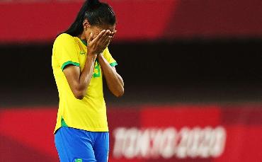 Seleção feminina perde...