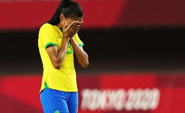 Seleção feminina perde...