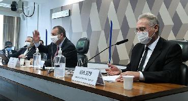 Senadores confrontam afirmações de Pazuello sobre compra de vacinas