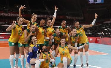 Vôlei: Brasil vence...