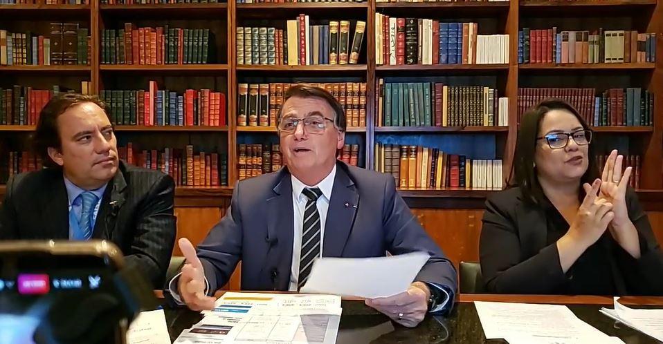 Em live, Bolsonaro diz se não tiver voto impresso em 2022 não terá eleição