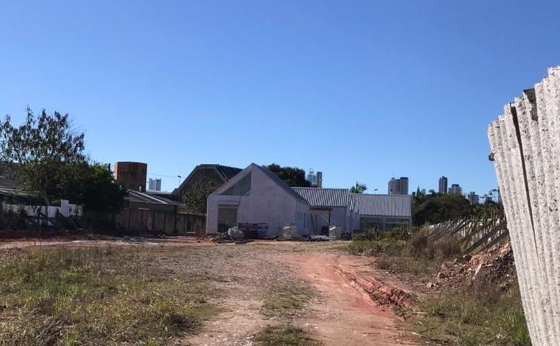 Gotardo constata novo atraso na obra da Casa da Criança e do Adolescente