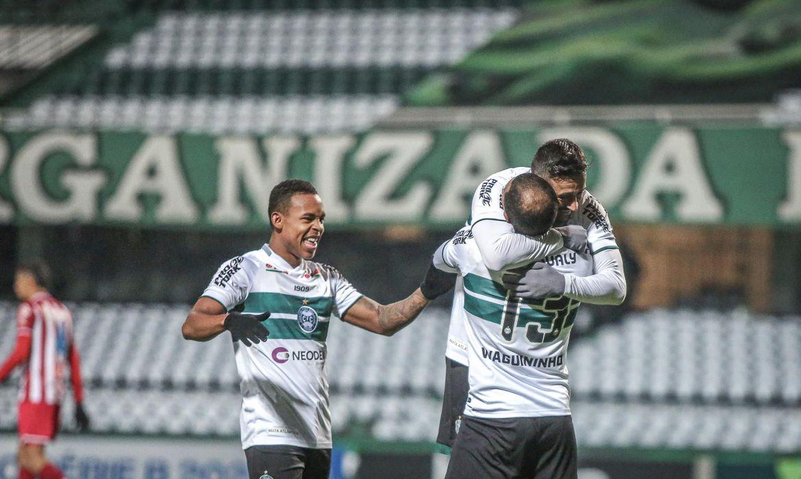 PLACAR: Vitória do Coritiba em duelo direto contra o Náutico