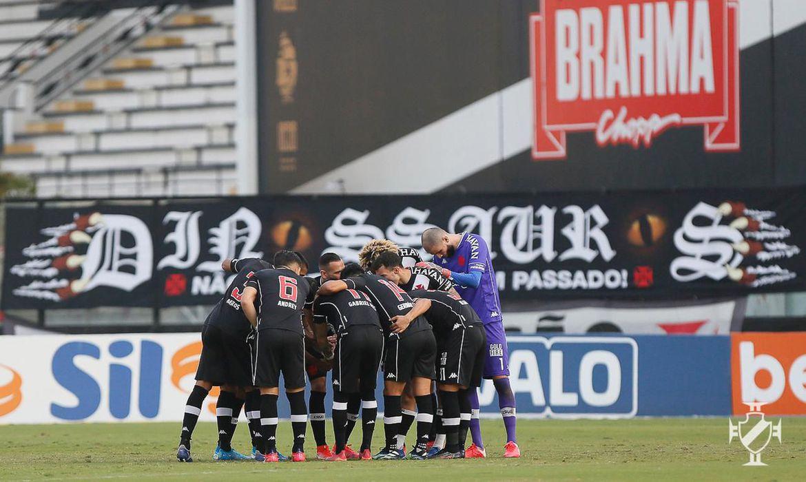 Vasco vence Confiança e chega à 6ª posição na Série B