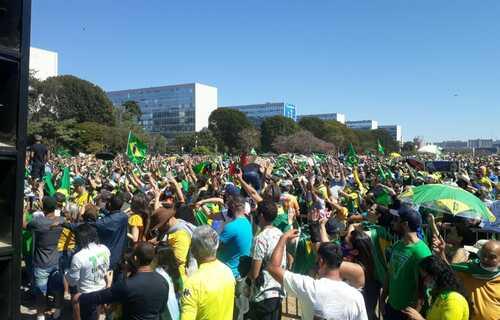 Manifestações pelo voto auditável reúnem pessoas em várias cidades